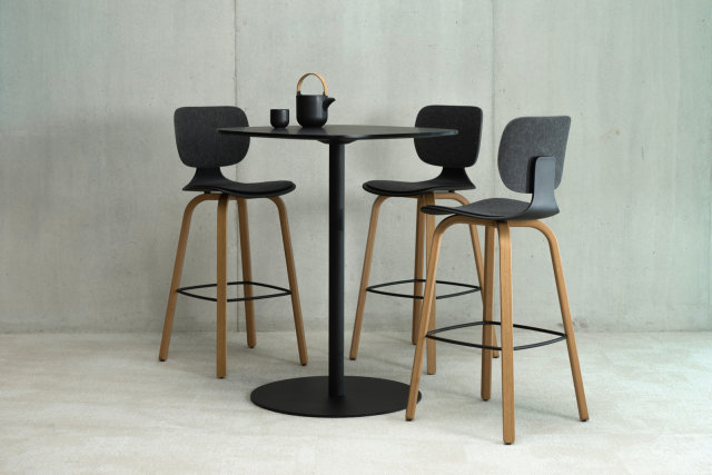 Anwendungsbild CoMeet High Wood und CoMeet Table